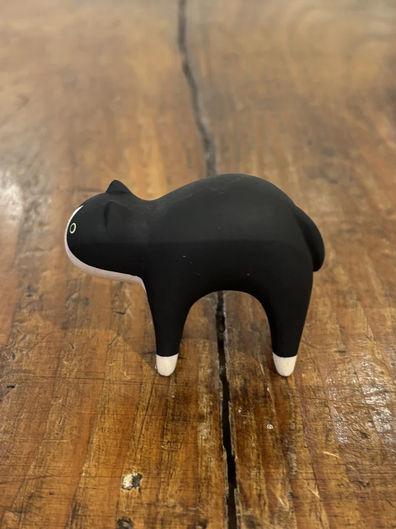 Chat Bicolore Figurine en Bois - T-Lab.