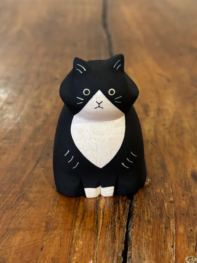 Chat Hachiware Figurine en Bois - T-Lab.
