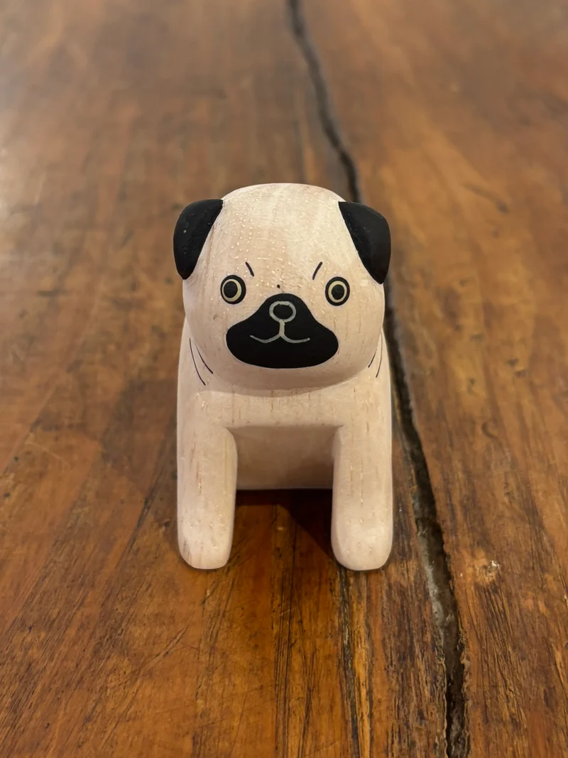 Chien Carlin Figurine en Bois - T-Lab.