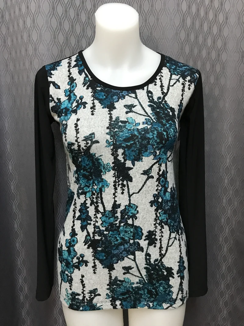 Chandail fleurs bleues