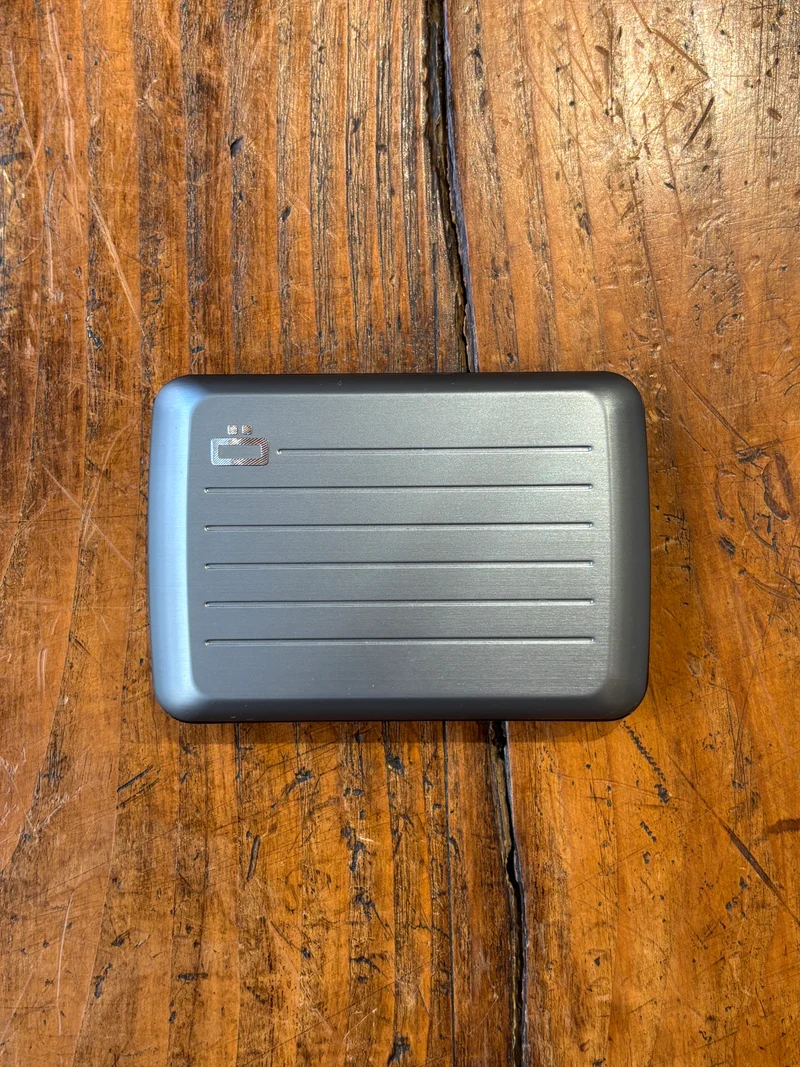 Porte-carte Platinium Strié - Ögon Design