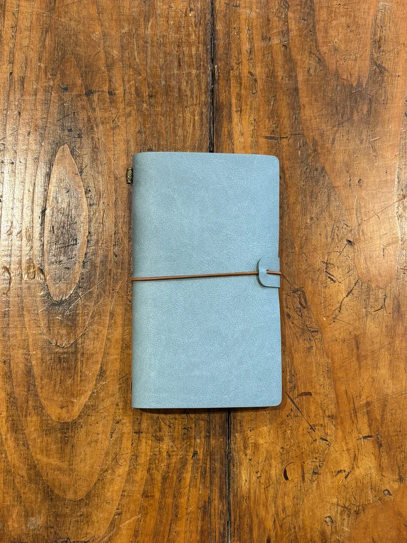 Carnet Cuir Light Blue - Voyager Notebook