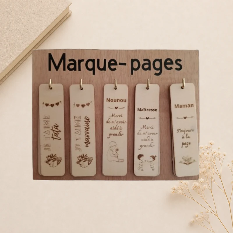 Marque-page en bois gravé